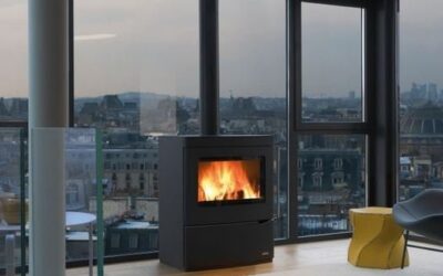 Stufa a legna moderna con vetro grande: design e prestazioni